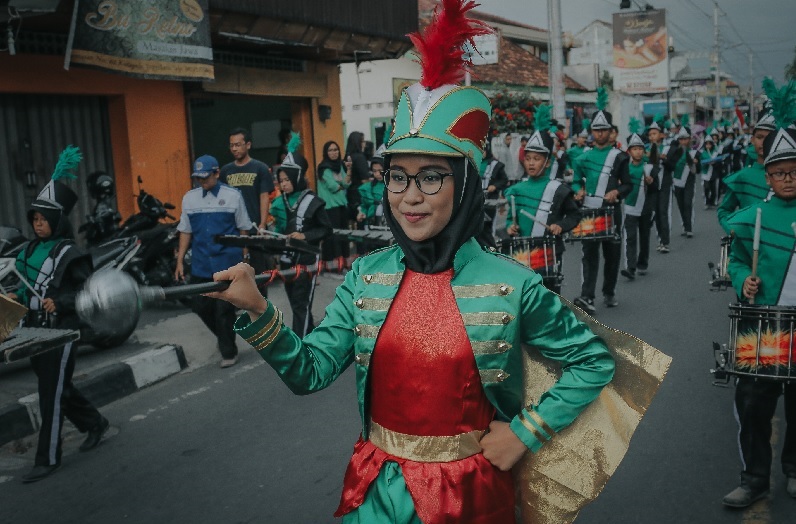 marching-band-bagaskara-smp-muhammadiyah7-di-pawai-milad-sma-mupat