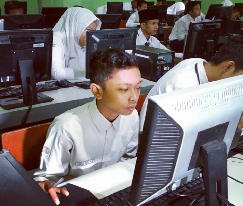 sukses-unbk-ujian-nasional-berbasis-komputer-perdana-2017